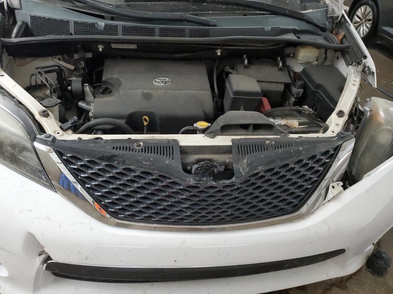 2015 Toyota Sienna VIN 5TDXK3DCXFS544784 Copart auction photo, side / front end damage thumbnail 12