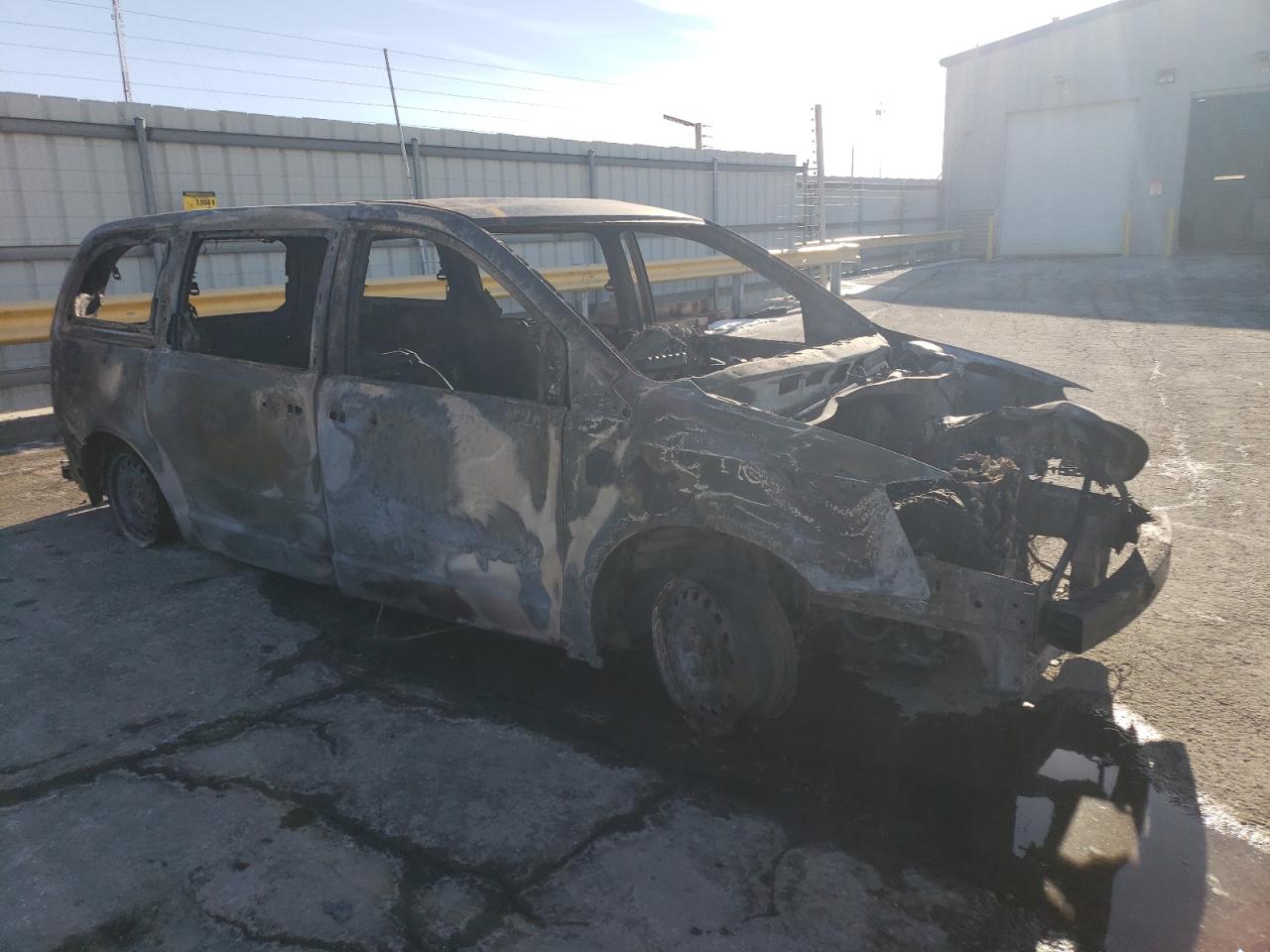 2012 Dodge Caravan VIN 2C4RDGBG1CR121001 Copart auction photo, burn damage thumbnail 4