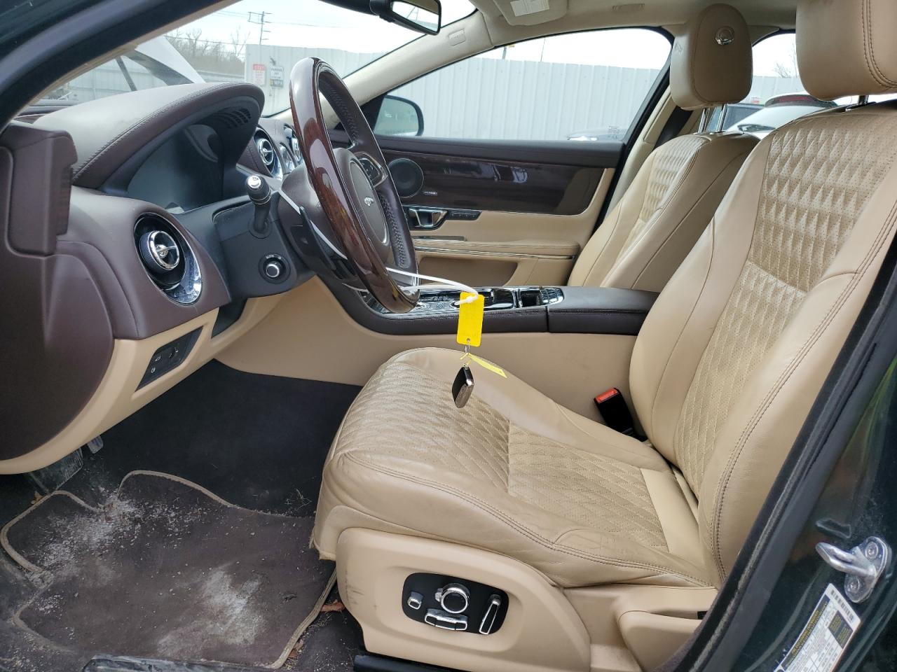 2016 Jaguar XJ VIN SAJWJ2GD0G8V92850 Copart auction photo, front end / minor dent/scratches damage thumbnail 7