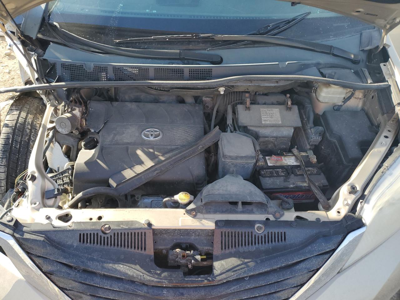 2011 Toyota Sienna VIN 5TDJK3DC4BS011927 Copart auction photo, front end / side damage thumbnail 12
