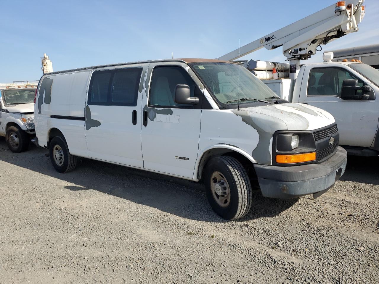 2005 Chevrolet Express VIN 1GCHG39V451234271 Copart auction photo, minor dent/scratches damage thumbnail 4