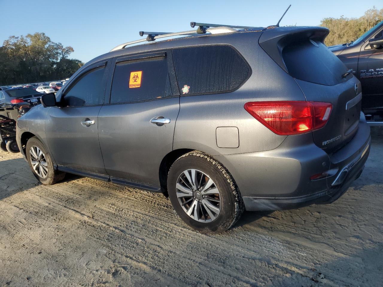 2017 Nissan Pathfinder VIN 5N1DR2MN5HC670092 Copart auction photo, stripped / minor dent/scratches damage thumbnail 2