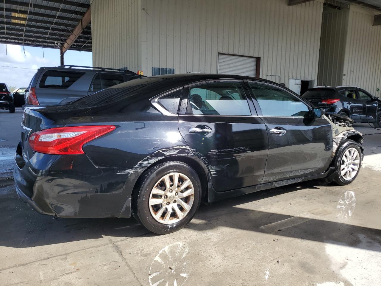 2017 Nissan Altima VIN 1N4AL3AP4HN362233 Copart auction photo, front end damage thumbnail 3