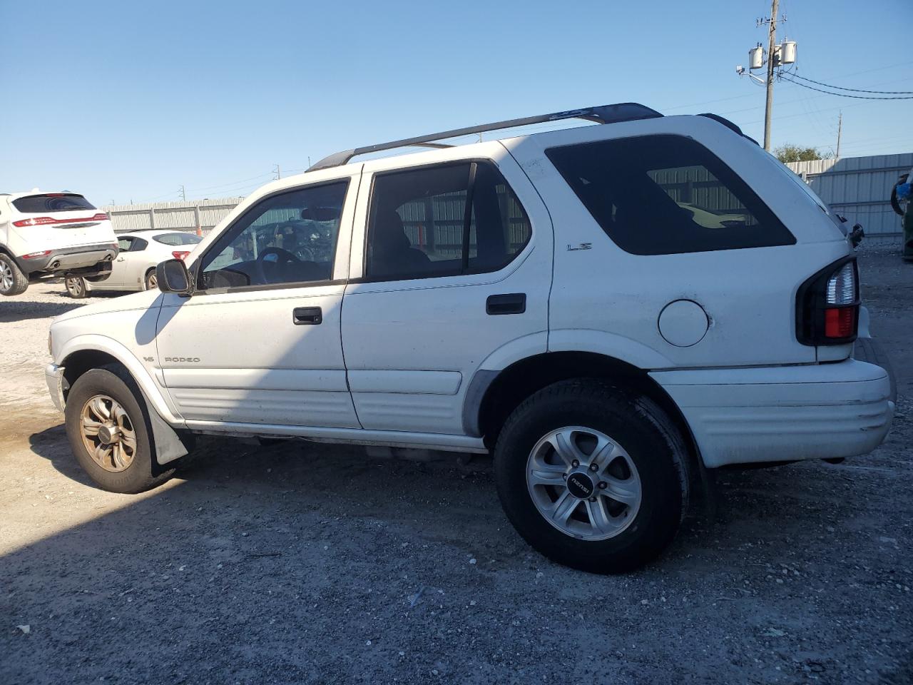 2001 Isuzu Rodeo VIN 4S2CK58W514310849 Copart auction photo, front end / minor dent/scratches damage thumbnail 2