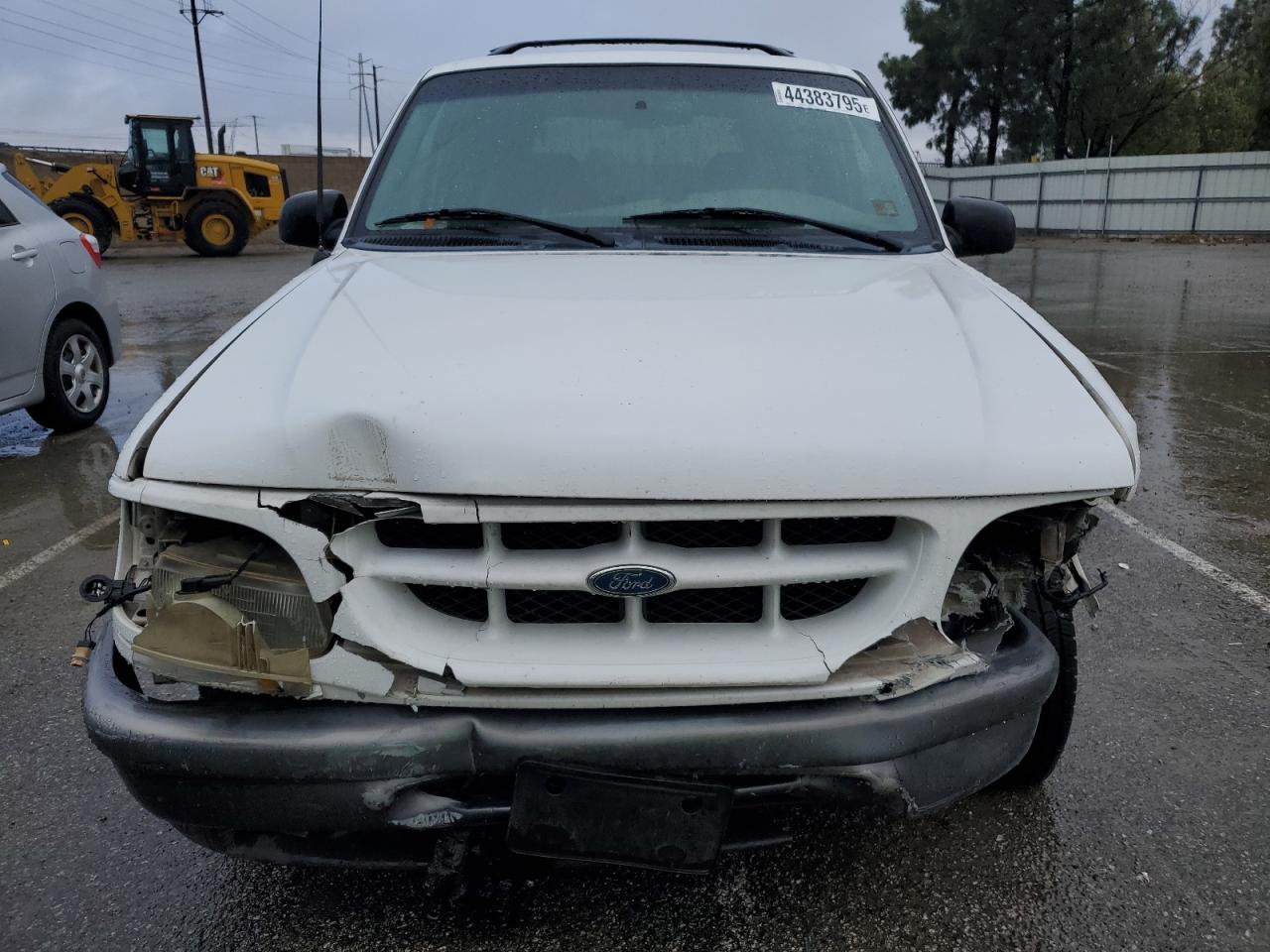 1998 Ford Explorer VIN 1FMYU22E2WUC07823 Copart auction photo, front end / undercarriage damage thumbnail 5