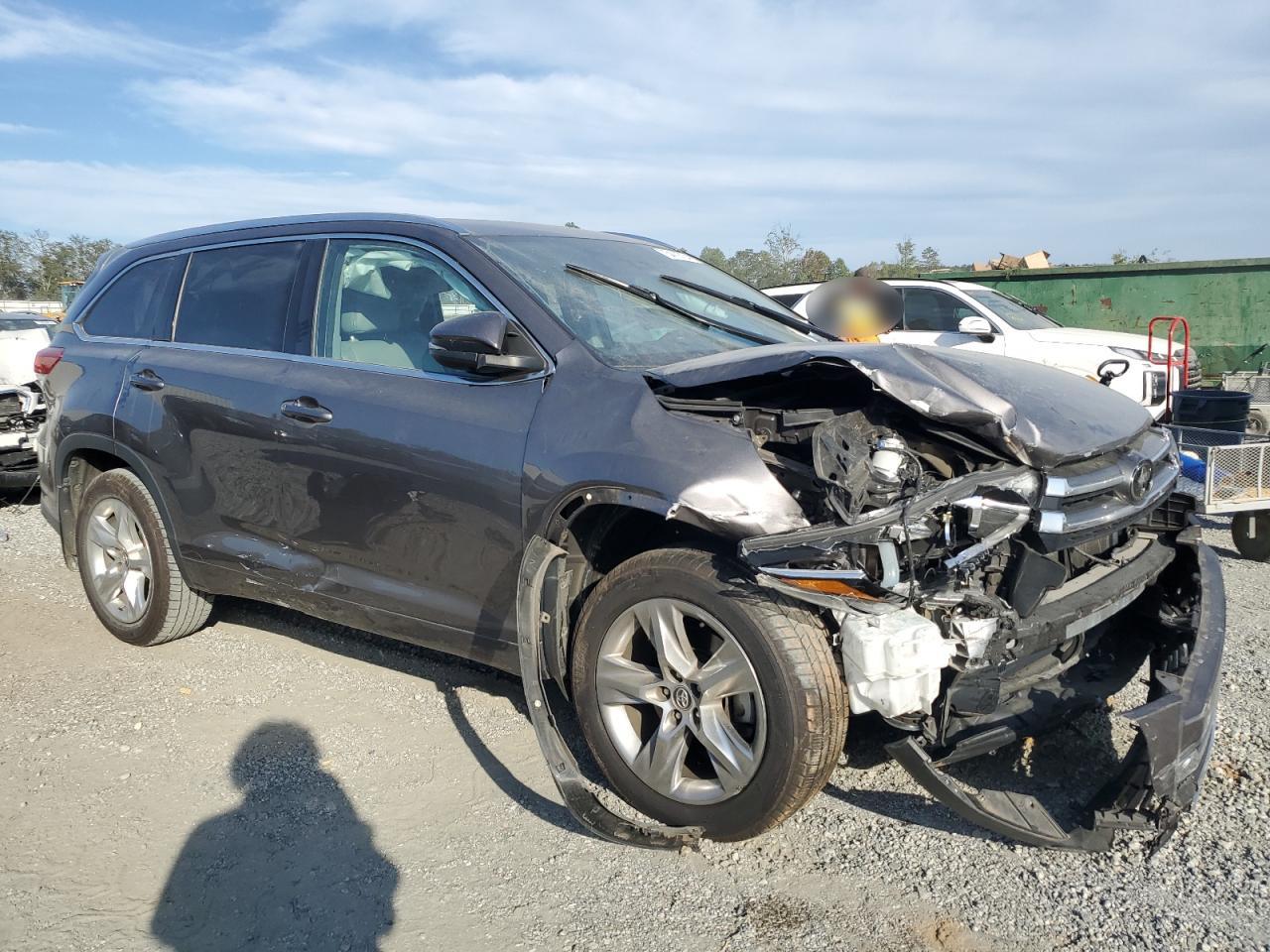 2017 Toyota Highlander VIN 5TDDZRFH6HS412540 Copart auction photo, front end / minor dent/scratches damage thumbnail 4