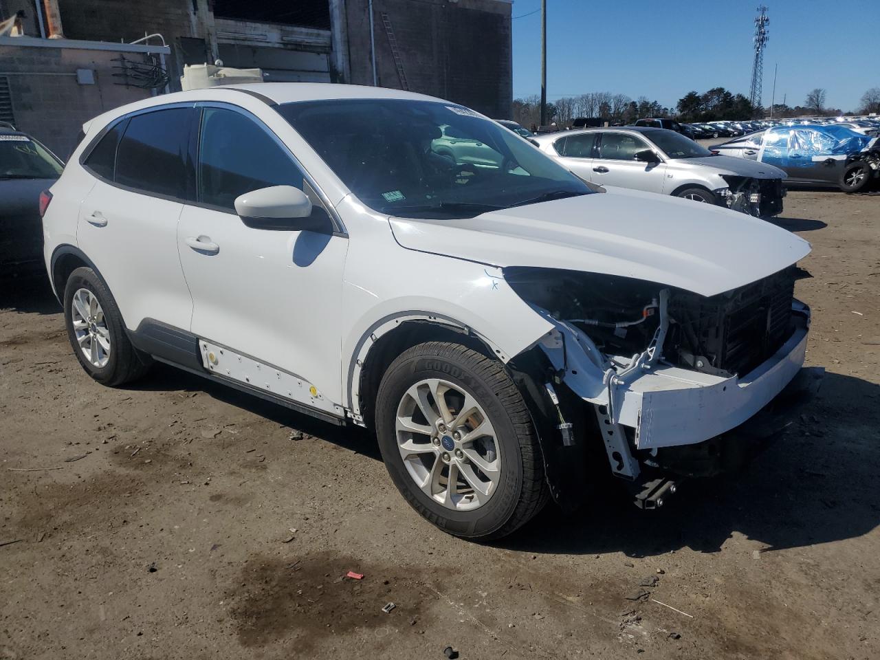 2020 Ford Escape VIN 1FMCU0G61LUA83152 Copart auction photo, front end / side damage thumbnail 4