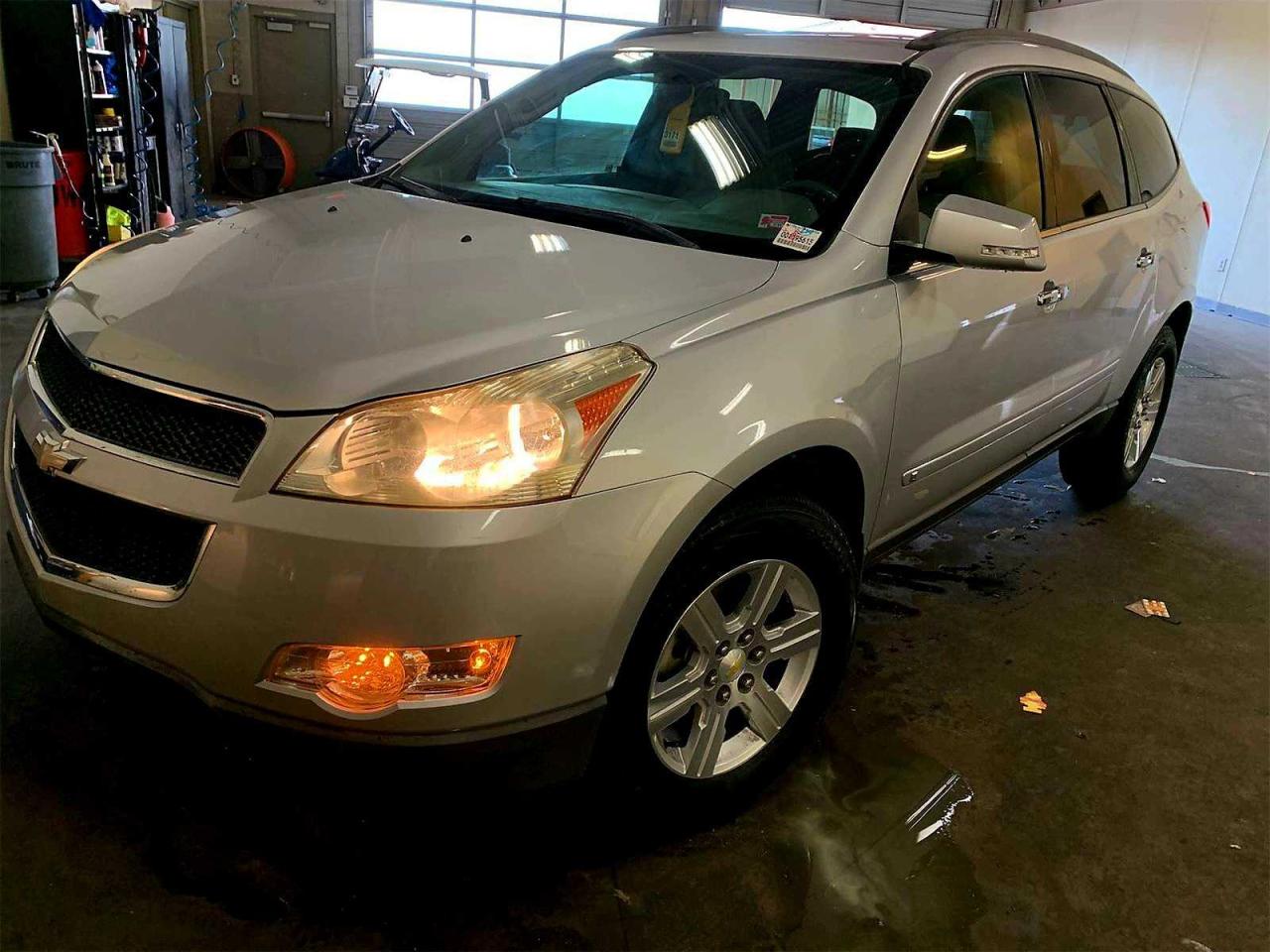2010 Chevrolet Traverse VIN 1GNLRGED9AS121517 Copart auction photo, normal wear / minor dent/scratches damage thumbnail 2