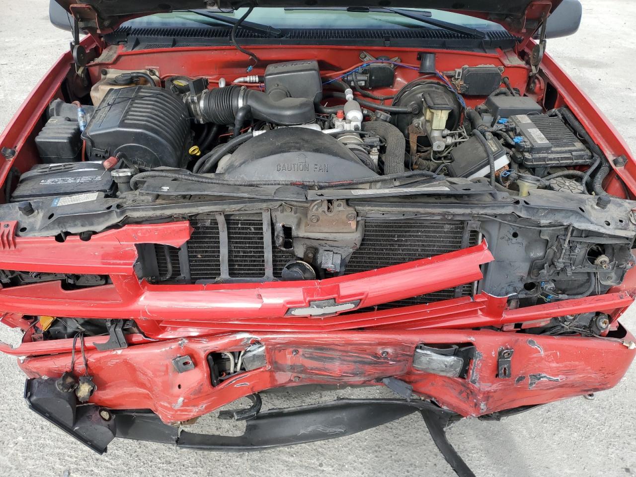 2000 Chevrolet Tahoe VIN 1GNEK13R6YR215140 Copart auction photo, all over damage thumbnail 13