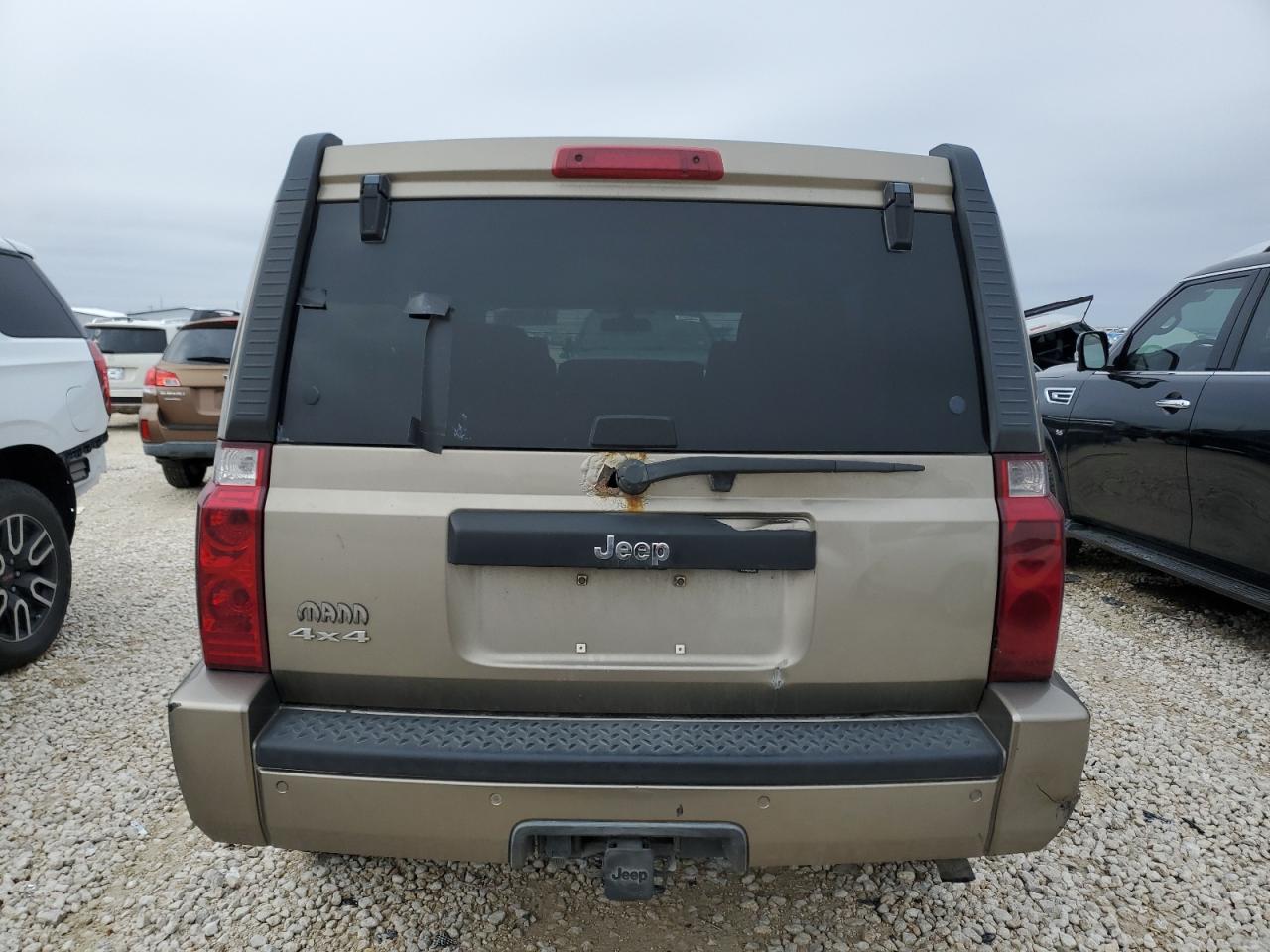 2006 Jeep Commander VIN 1J8HG48K16C202129 Copart auction photo, front end / side damage thumbnail 6