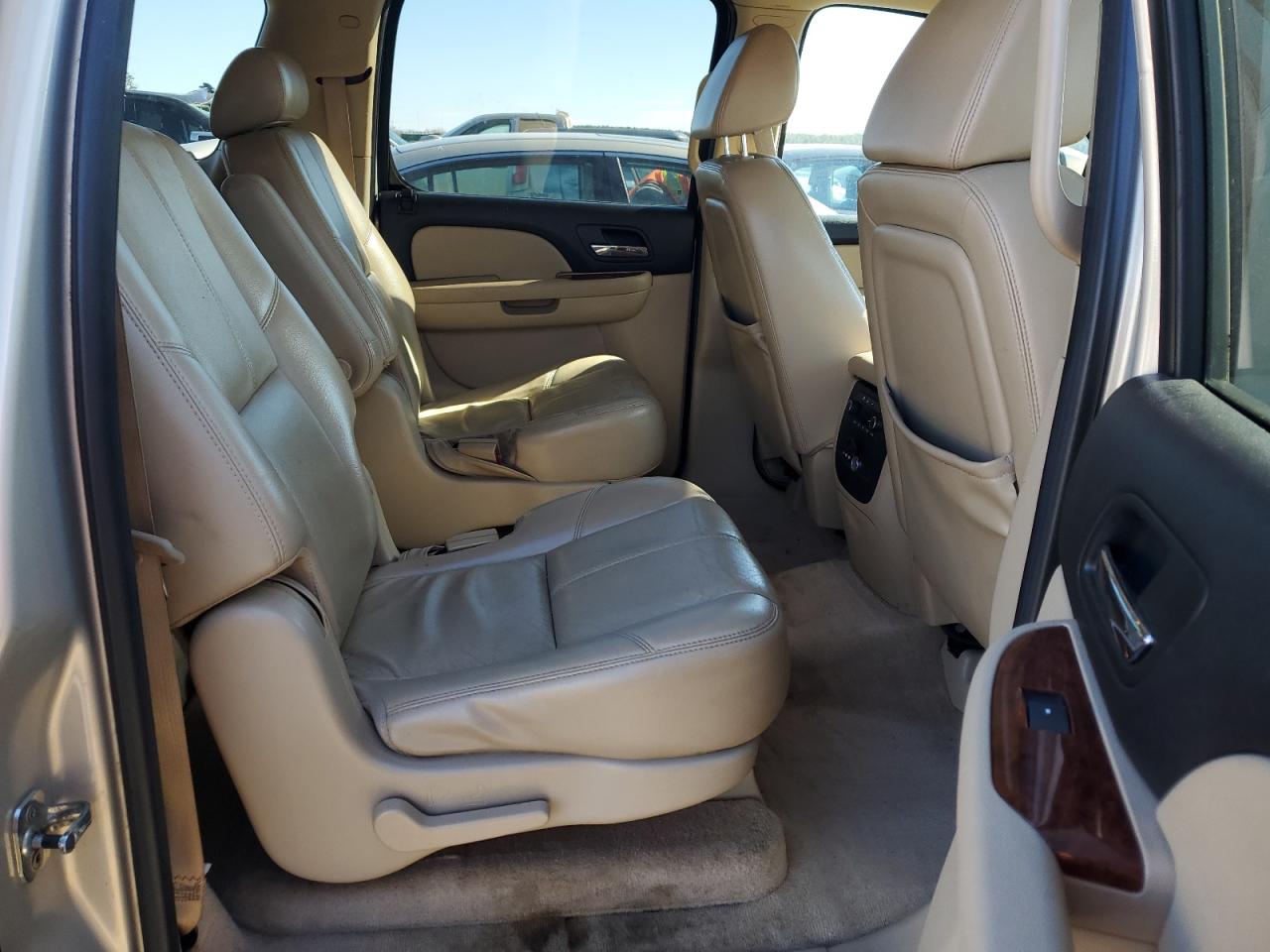 2007 Chevrolet Suburban VIN 1GNFC16007R274939 Copart auction photo, side damage thumbnail 11