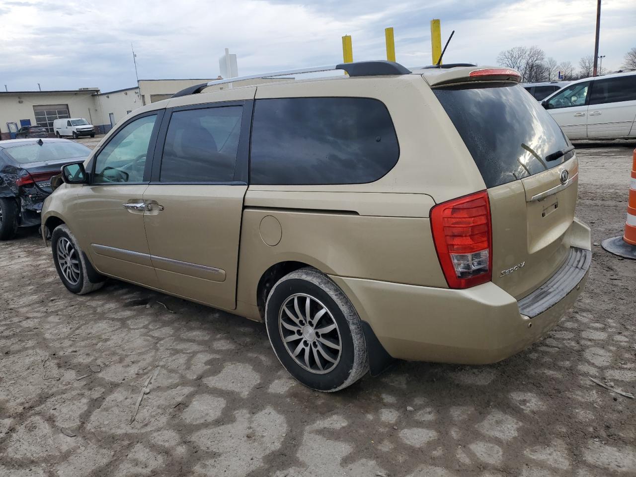 2011 KIA Sedona VIN KNDMH4C74B6374931 Copart auction photo, front end / mechanical damage thumbnail 2