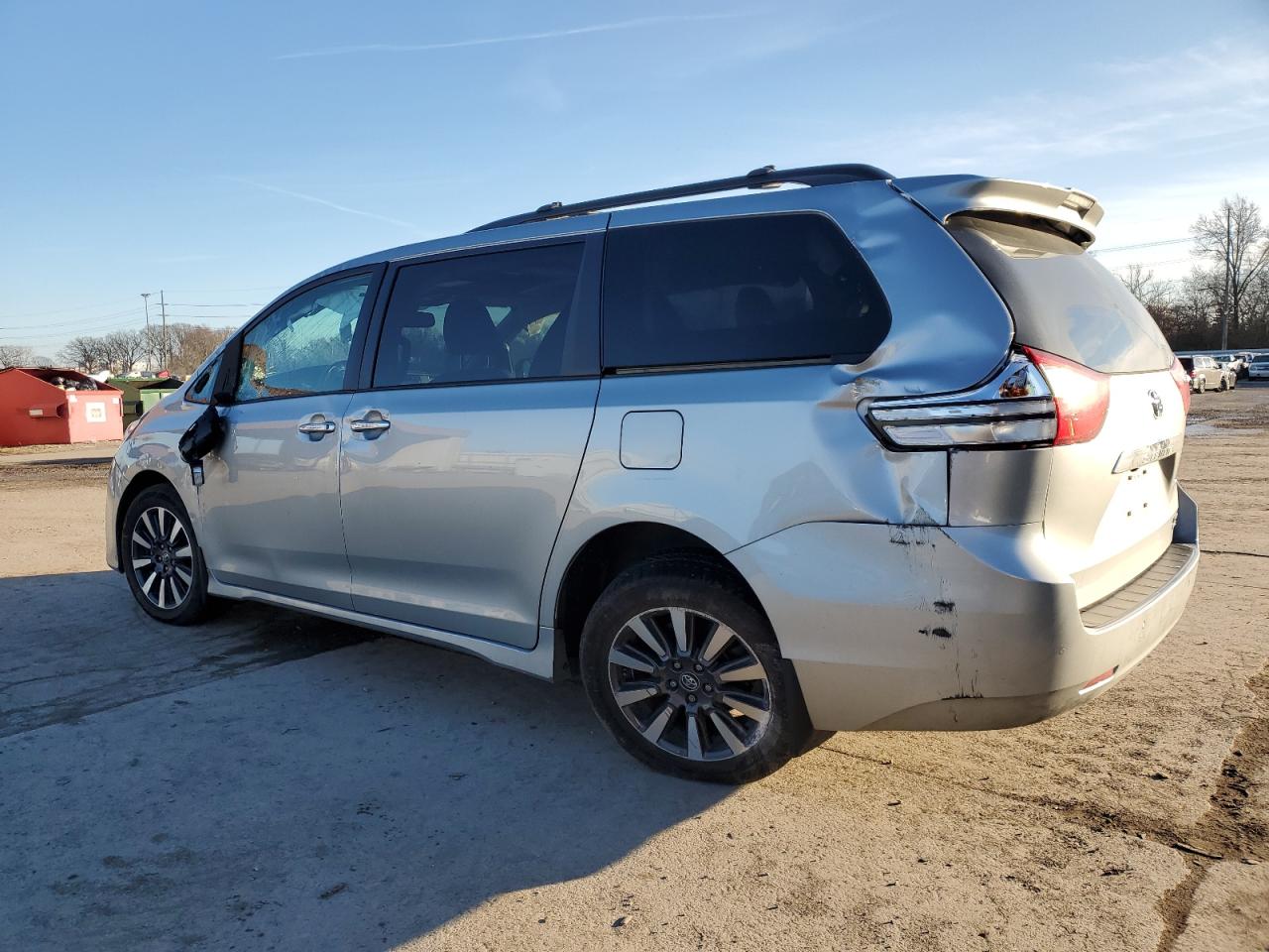 2019 Toyota Sienna VIN 5TDDZ3DC0KS226388 Copart auction photo, all over damage thumbnail 2