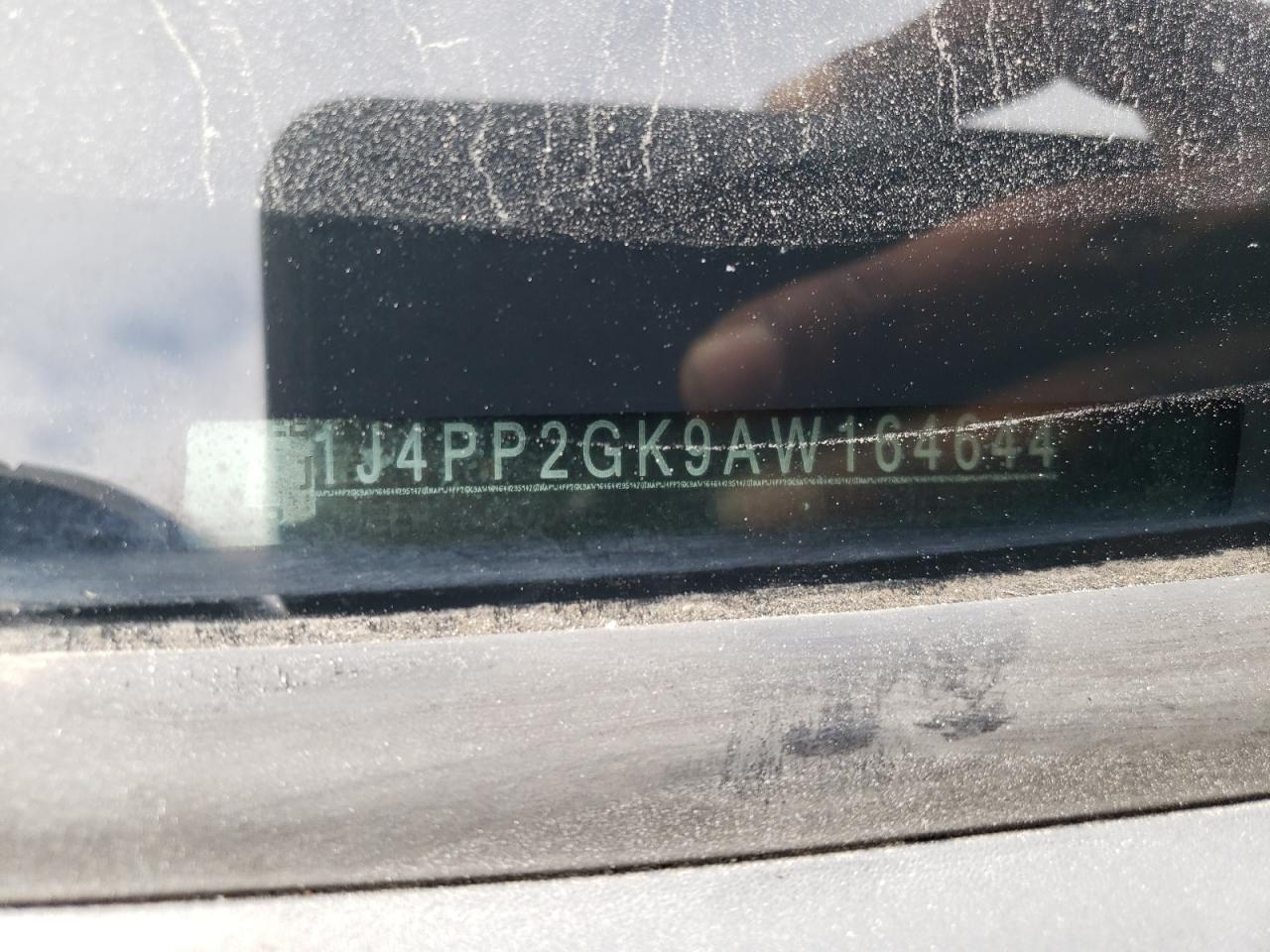 2010 Jeep Liberty (North America) VIN 1J4PP2GK9AW164644 Copart auction photo, front end damage thumbnail 13