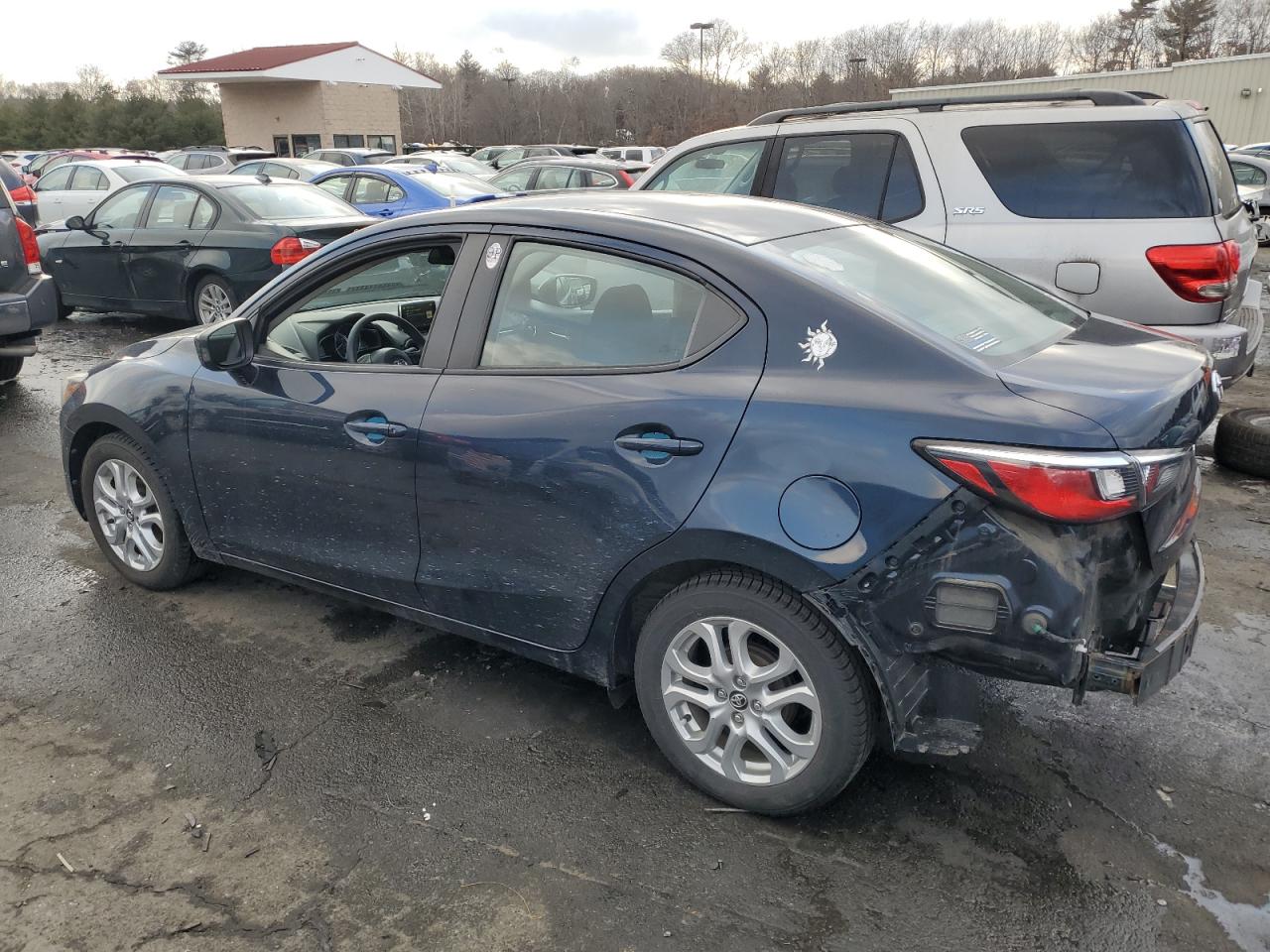 2018 Toyota Yaris VIN 3MYDLBYV9JY319894 Copart auction photo, side / minor dent/scratches damage thumbnail 2