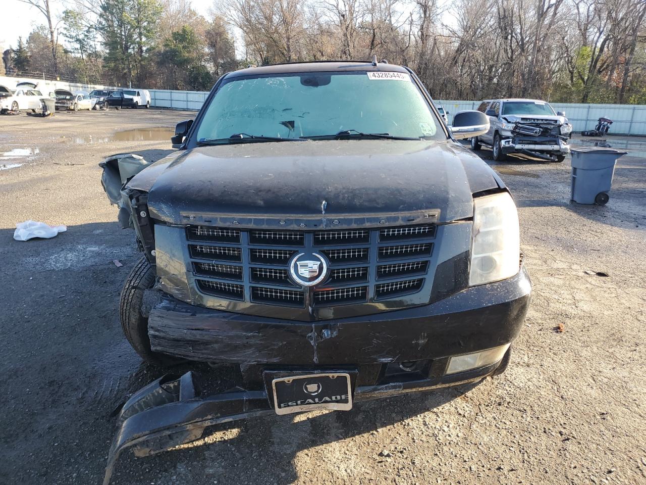 2008 Cadillac Escalade VIN 1GYEC63868R224179 Copart auction photo, front end / minor dent/scratches damage thumbnail 5