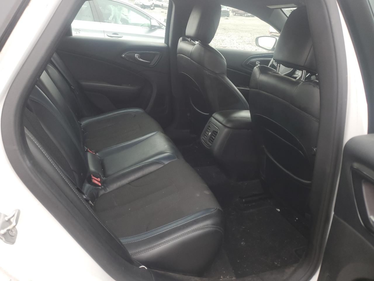 2015 Chrysler 200 VIN 1C3CCCBB2FN716340 Copart auction photo, front end / minor dent/scratches damage thumbnail 10