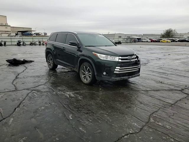 2018 Toyota Highlander VIN 5TDKZRFH8JS264632 Copart auction photo, front end / minor dent/scratches damage thumbnail 12