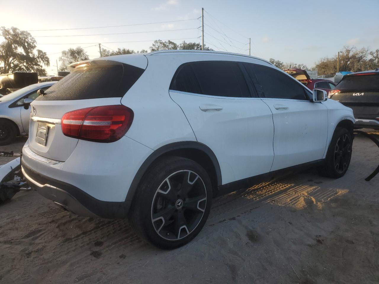 2020 Mercedes-Benz GLA-klasse VIN W1NTG4EBXLU030722 Copart auction photo, front end / minor dent/scratches damage thumbnail 3