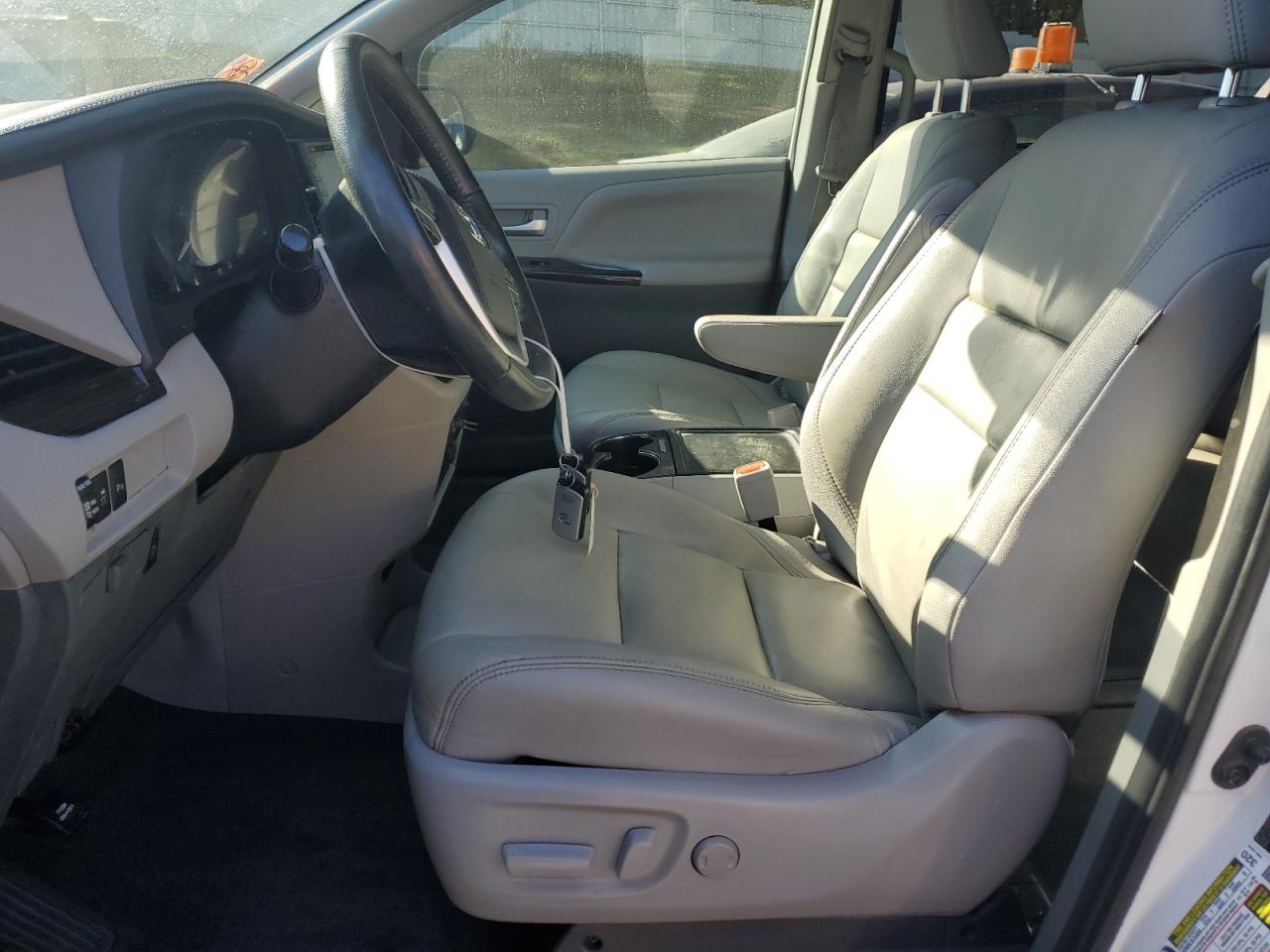 2020 Toyota Sienna VIN 5TDDZ3DC9LS228299 Copart auction photo, water/flood damage thumbnail 7