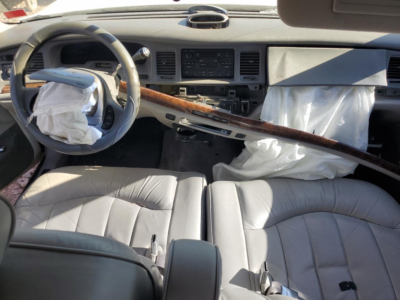 1997 Lincoln Town Car VIN 1LNLM81W4VY679407 Copart auction photo, front end / side damage thumbnail 8