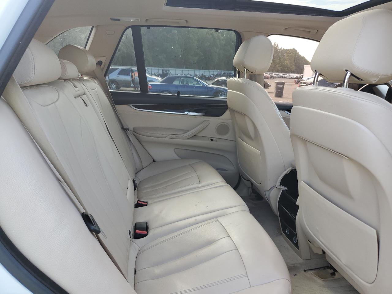 2015 BMW X5 VIN 5UXKR2C56F0H38767 Copart auction photo, water/flood / minor dent/scratches damage thumbnail 11