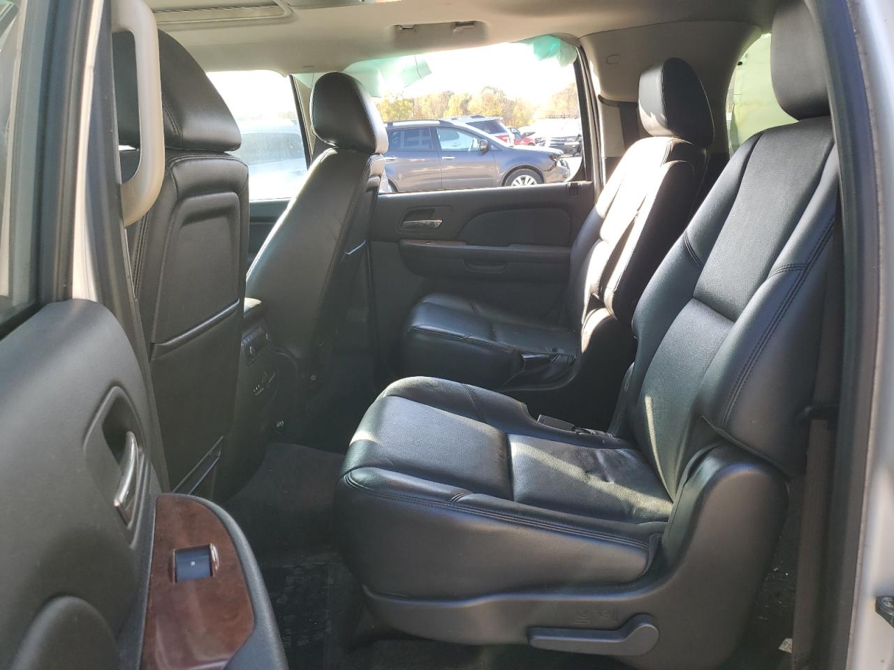 2013 Chevrolet Suburban VIN 1GNSKKE7XDR280975 Copart auction photo, side / rear end damage thumbnail 11