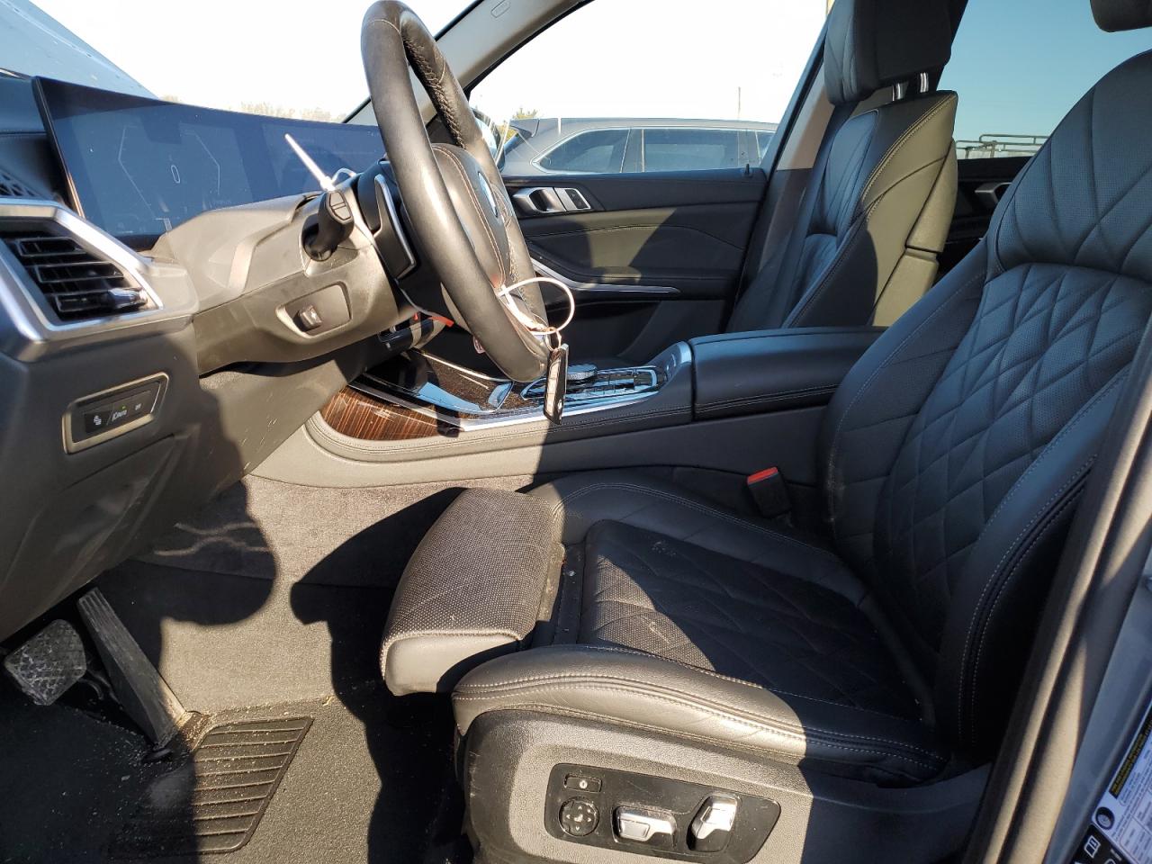2024 BMW X7 VIN 5UX23EM01R9V33098 Copart auction photo, front end / side damage thumbnail 7
