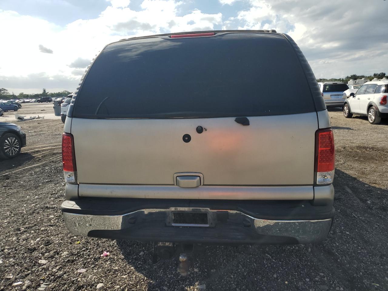 2000 GMC Yukon VIN 3GKEC16T5YG169057 Copart auction photo, side / rear end damage thumbnail 6