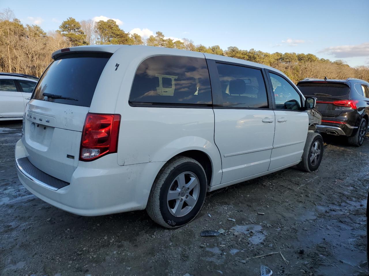 2013 Dodge Caravan VIN 2C4RDGCG0DR503097 Copart auction photo, front end / minor dent/scratches damage thumbnail 3