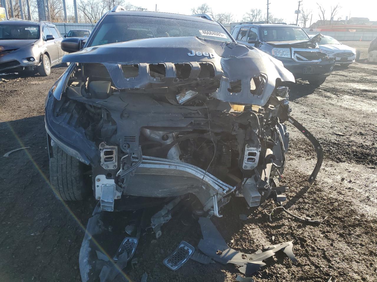 2019 Jeep Grand Cherokee VIN 1C4PJMLB5KD212047 Copart auction photo, undercarriage / front end damage thumbnail 5