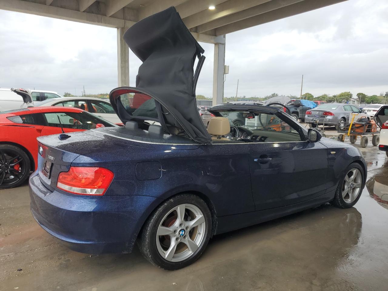 2013 BMW 1er VIN WBAUL7C57DVU08557 Copart auction photo, water/flood / minor dent/scratches damage thumbnail 3