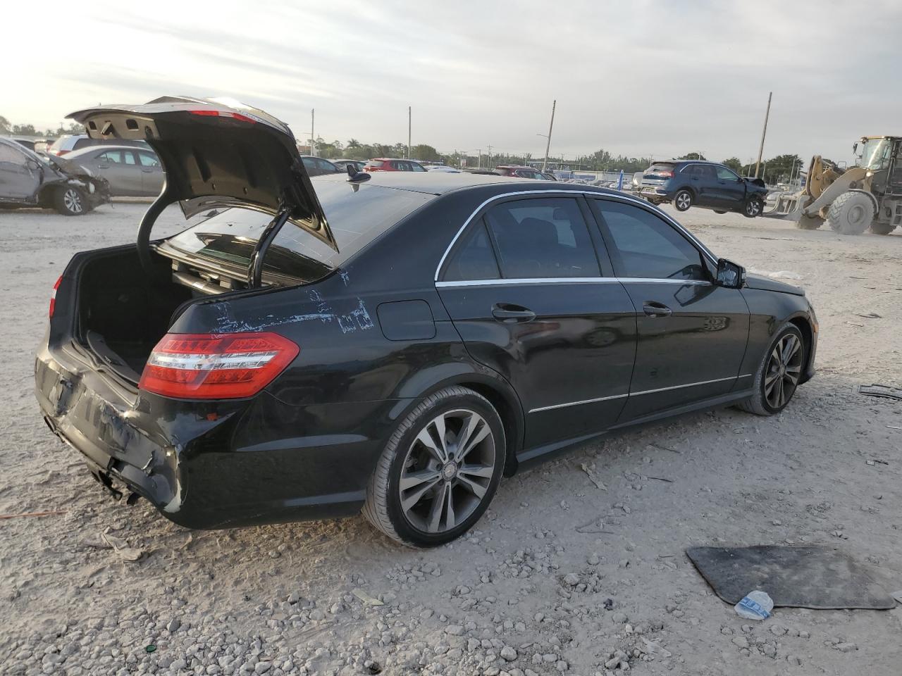 2013 Mercedes-Benz E-klasse VIN WDDHF8JB1DA727363 Copart auction photo, rear end damage thumbnail 3