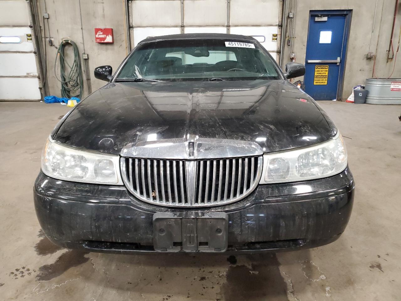 2000 Lincoln Town Car VIN 1LNHM82W7YY770311 Copart auction photo, rear end damage thumbnail 5