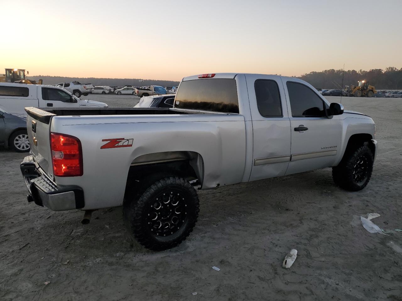 2013 Chevrolet Silverado VIN 1GCRCSE0XDZ151609 Copart auction photo, front end damage thumbnail 3