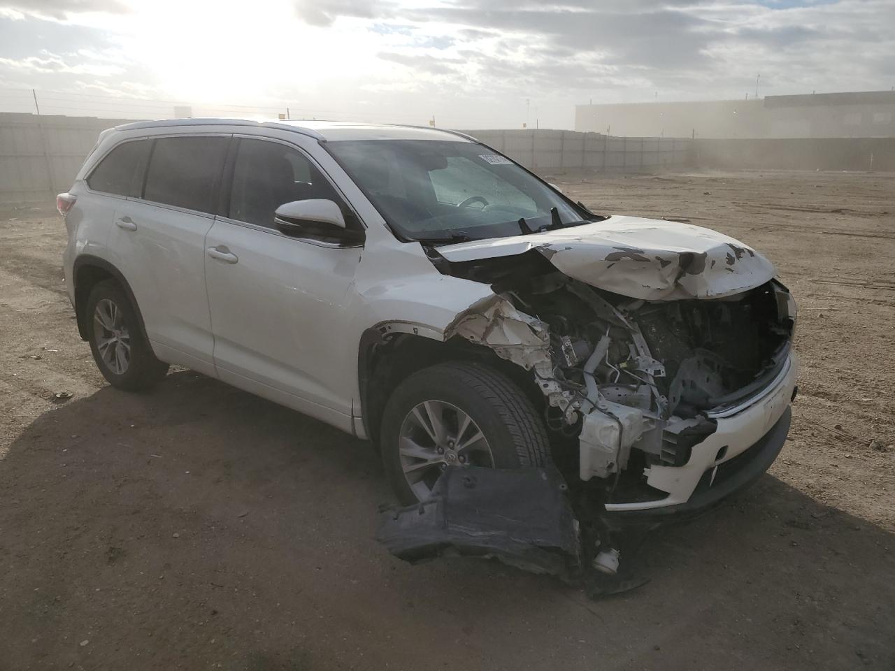 2014 Toyota Highlander VIN 5TDJKRFH2ES062083 Copart auction photo, front end / side damage thumbnail 4