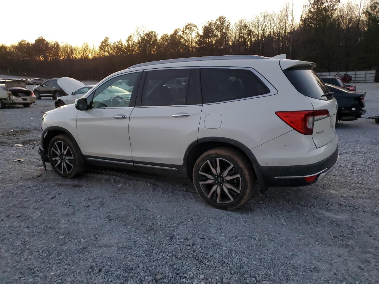 2019 Honda Pilot VIN 5FNYF6H09KB009342 Copart auction photo, front end / minor dent/scratches damage thumbnail 2