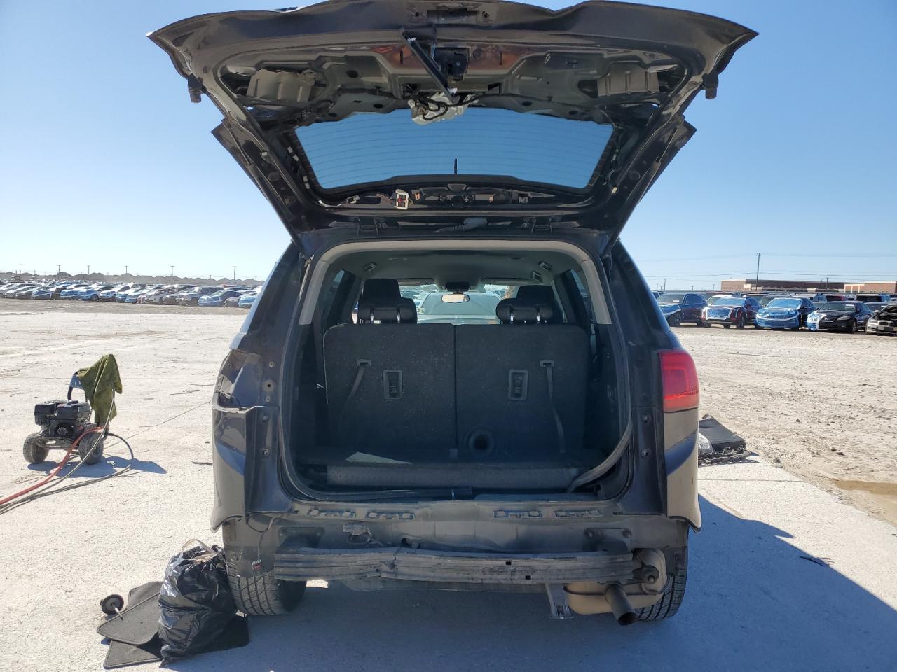 2019 GMC Acadia VIN 1GKKNKLA8KZ104202 Copart auction photo, rear end / minor dent/scratches damage thumbnail 6