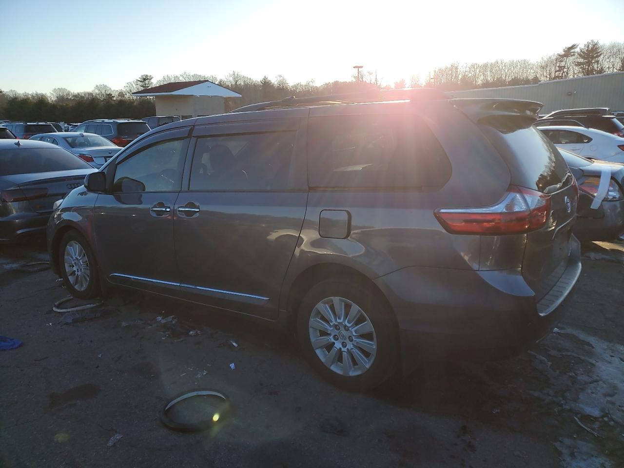 2015 Toyota Sienna VIN 5TDDK3DC5FS126281 Copart auction photo, front end damage thumbnail 2