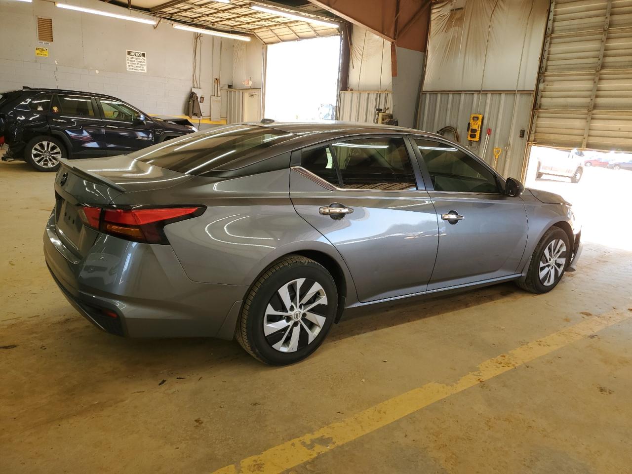 2020 Nissan Altima VIN 1N4BL4BV4LC267165 Copart auction photo, front end / minor dent/scratches damage thumbnail 3