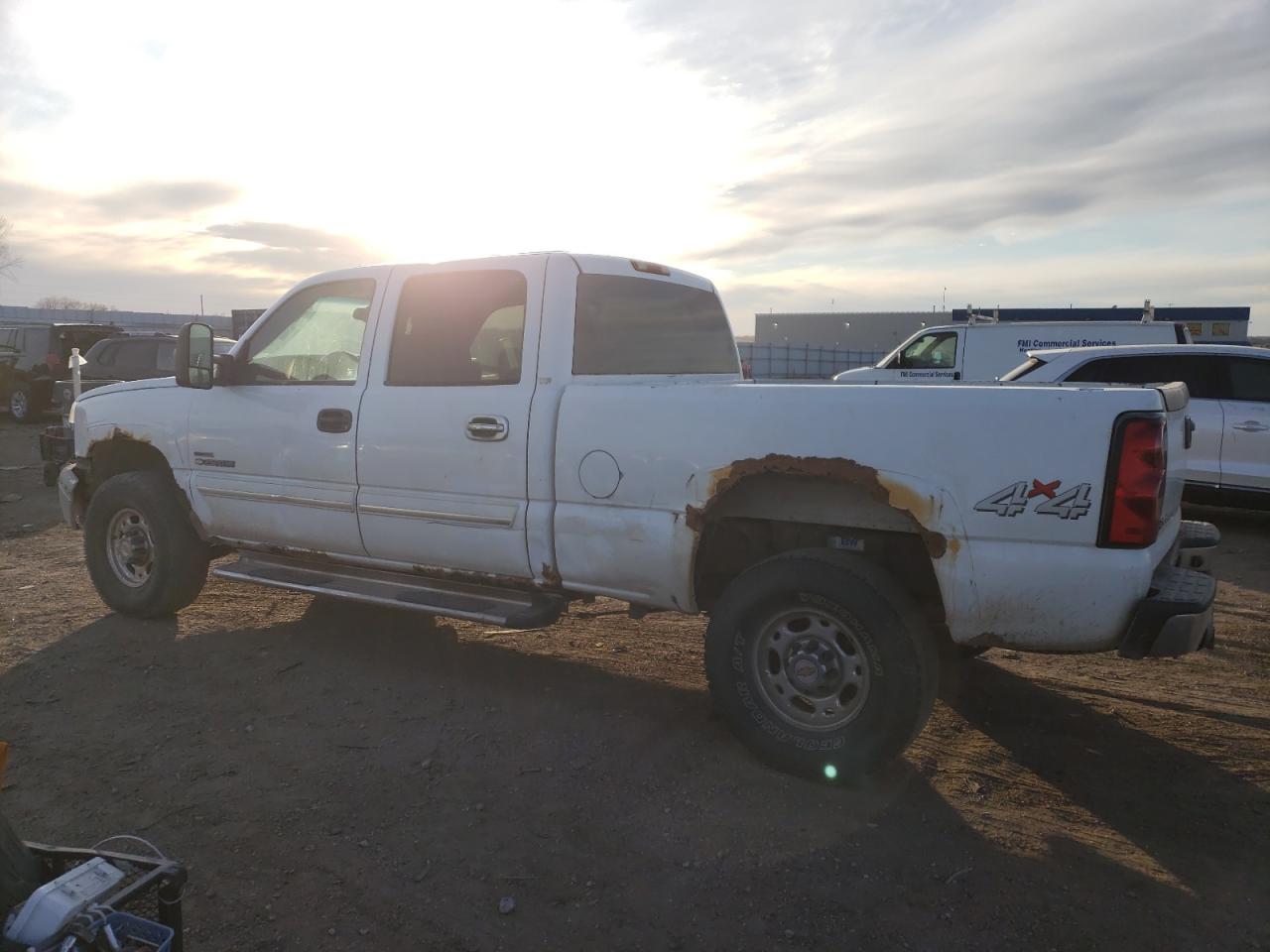 2004 Chevrolet Silverado VIN 1GCHK23264F247709 Copart auction photo, all over damage thumbnail 2
