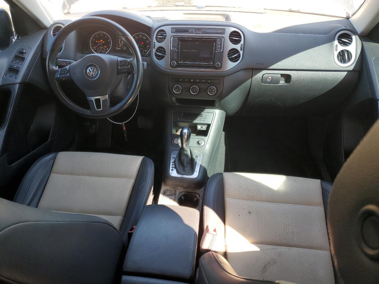 2017 Volkswagen Tiguan VIN WVGBV7AX7HK003956 Copart auction photo, front end / mechanical damage thumbnail 8