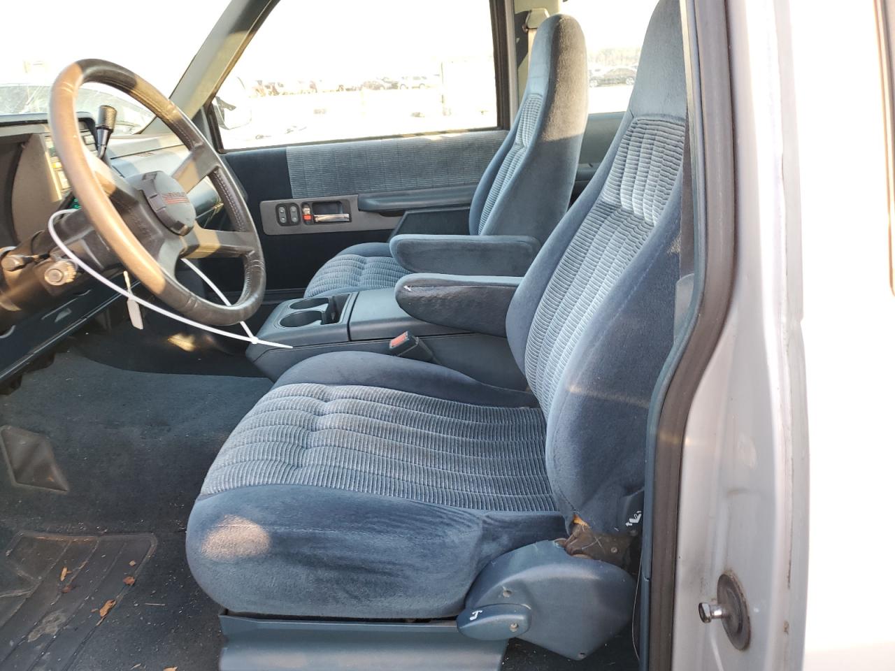 1994 Chevrolet GMT-400 VIN 1GCEC19K7RE285688 Copart auction photo, minor dent/scratches damage thumbnail 7