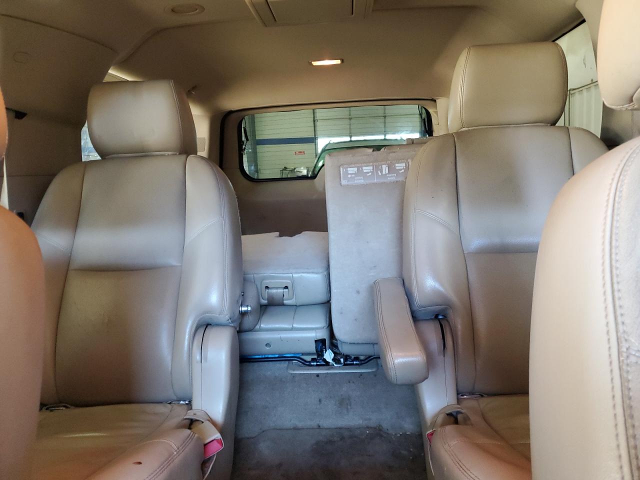 2012 Chevrolet Suburban VIN 1GNSKKE76CR120963 Copart auction photo, minor dent/scratches damage thumbnail 10
