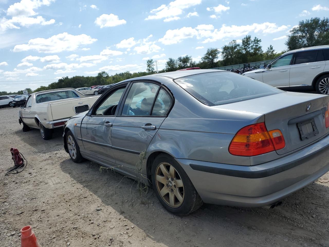 2005 BMW 3er VIN WBAEV33495KX10532 Copart auction photo, all over damage thumbnail 2