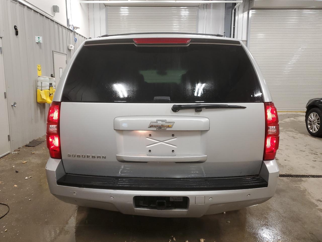 2010 Chevrolet Suburban VIN 1GNUKJE37AR226593 Copart auction photo, hail damage thumbnail 6
