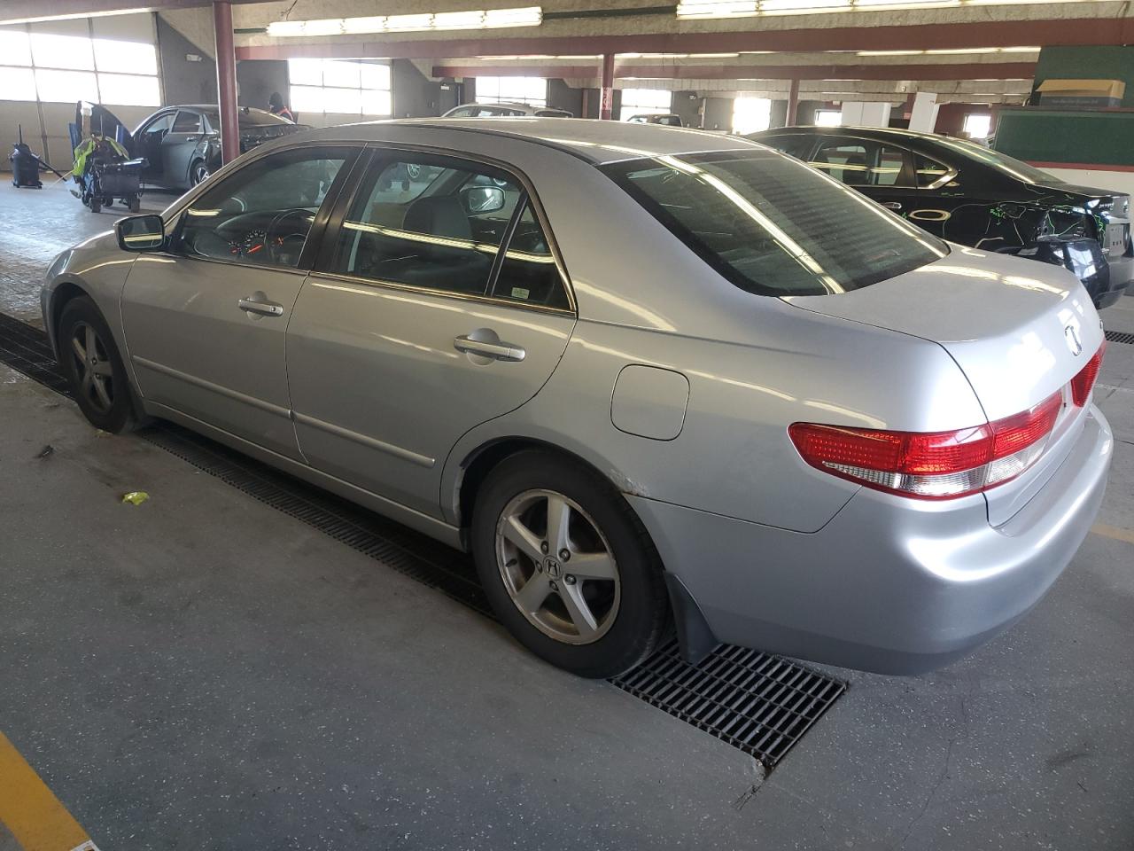 2003 Honda Accord VIN 1HGCM56683A093442 Copart auction photo, minor dent/scratches damage thumbnail 2