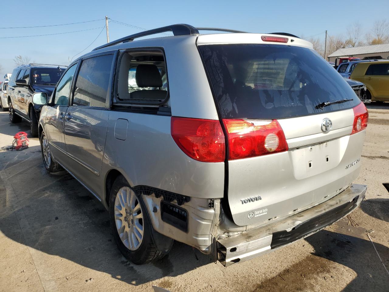 2010 Toyota Sienna VIN 5TDYK4CC7AS338391 Copart auction photo, side / rear end damage thumbnail 2