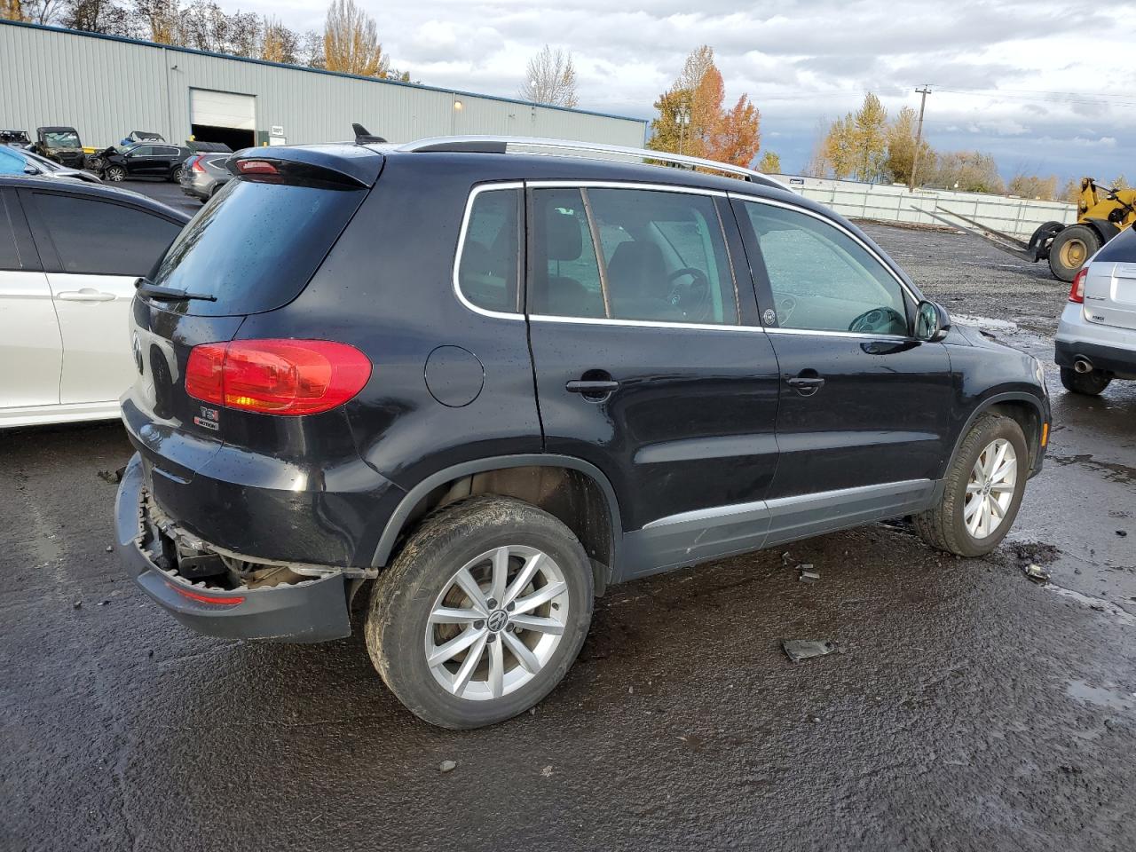 2017 Volkswagen Tiguan VIN WVGSV7AX3HW512080 Copart auction photo, front end / rear end damage thumbnail 3