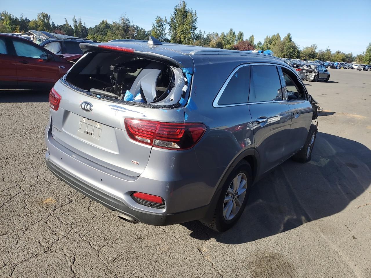 2019 KIA Sorento VIN 5XYPGDA31KG595691 Copart auction photo, all over damage thumbnail 3